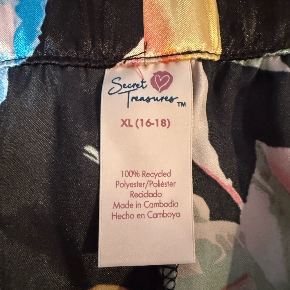 Secret Treasures Satin Cropped Pj Set Butterflies XL BNWT - Picture 12 of 13
